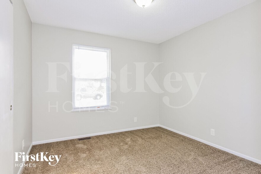 Building Photo - 37 Westbrook Dr