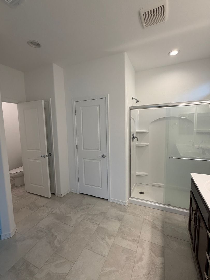 Building Photo - 10924 E Texas Ave