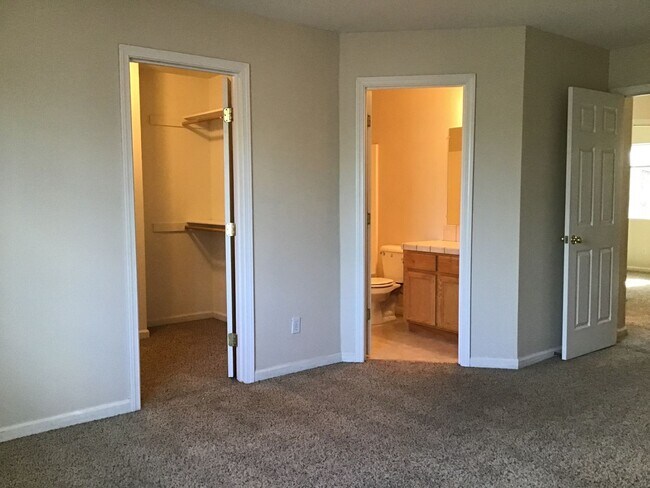 Building Photo - Condo in Diamond Springs