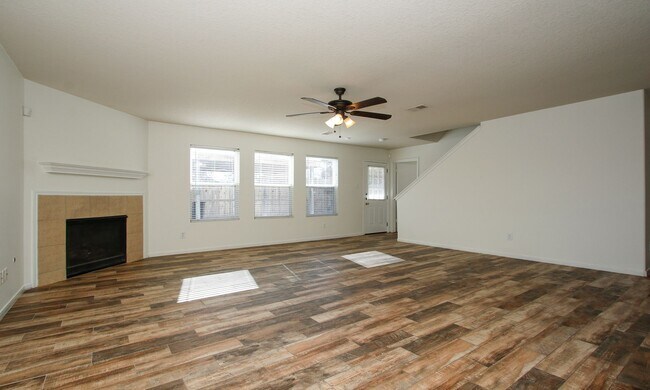 Building Photo - For Lease | 4 Bed, 2.5 Bath |2,314 Sq Ft |...