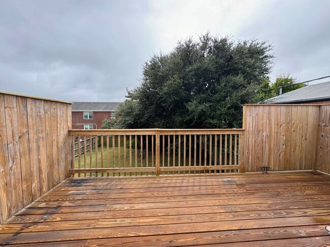 Building Photo - BEACH HOME! 4/4.5 with 3 car garage