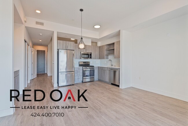 Building Photo - 1331 W 7th St