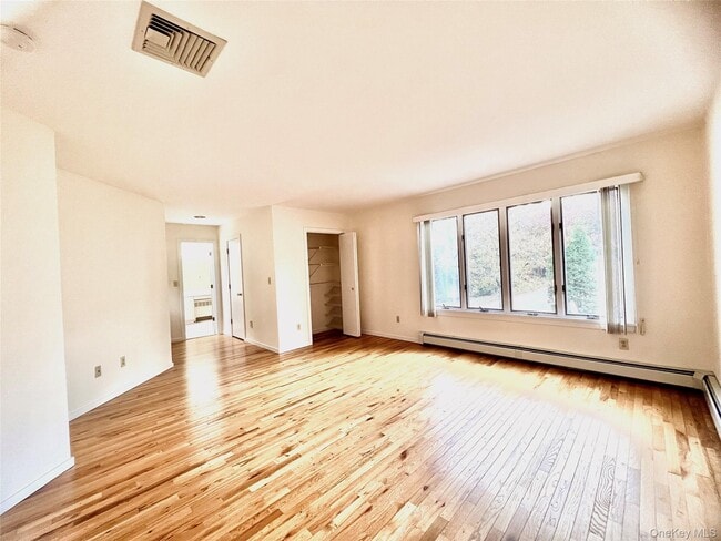 Building Photo - 15 Evon Ct