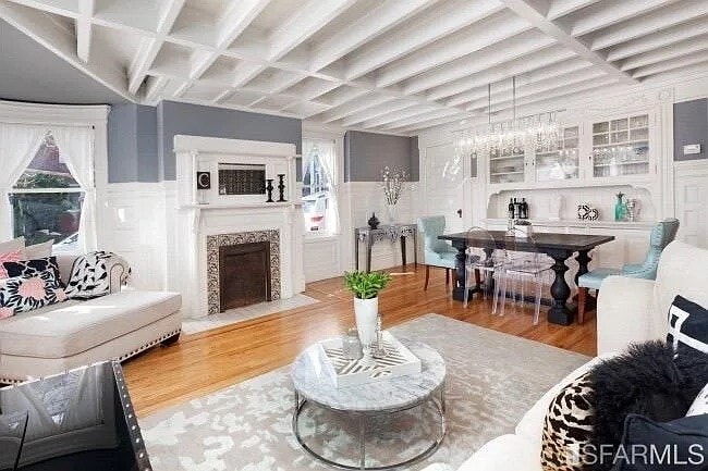 Primary Photo - 2096 Pine St