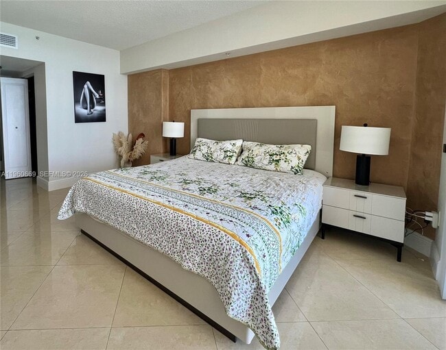 Building Photo - 16699 Collins Ave