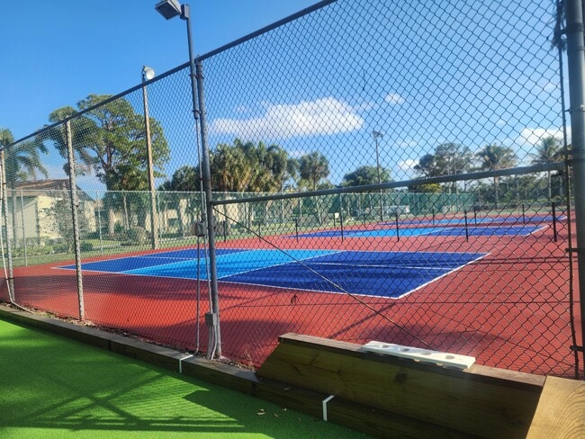 Building Photo - 310 Knotty Pine Cir