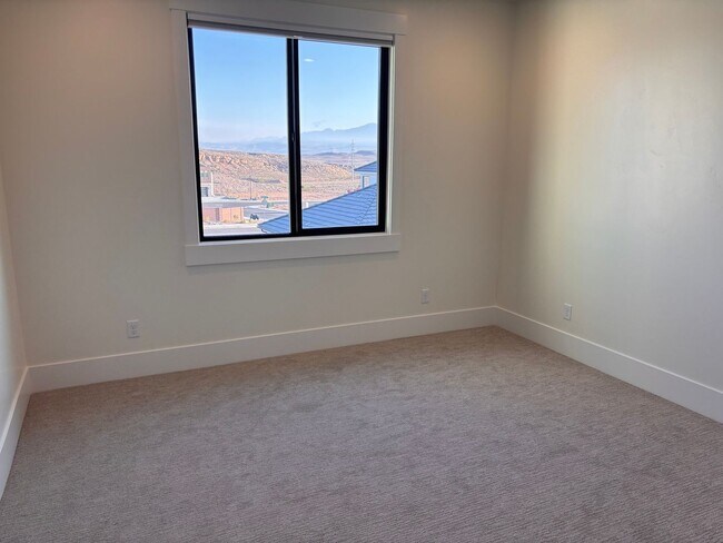 Building Photo - Beautiful 5 bedroom 4 bath in Desert Canyons