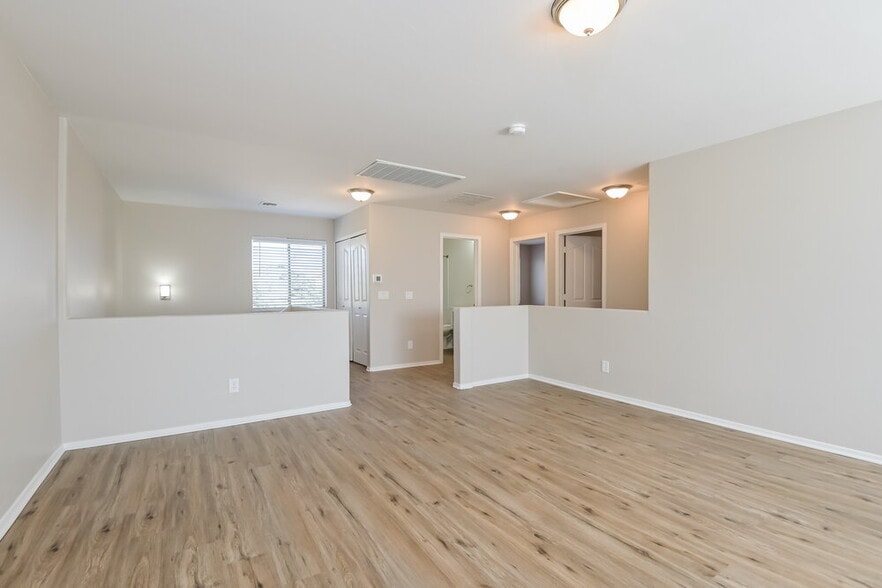 Building Photo - 6916 S Cottontail Run Ave