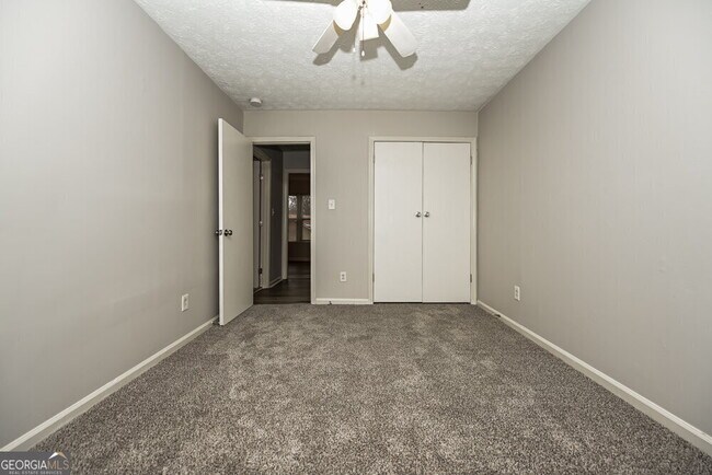 Building Photo - 6183 Fieldcrest Dr
