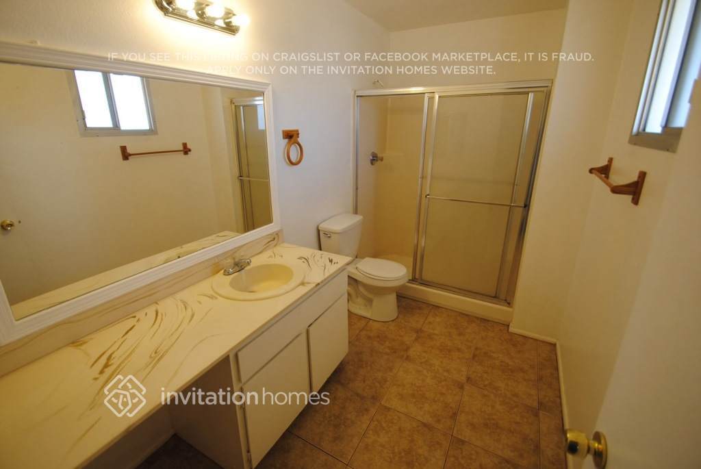 Building Photo - 4222 W Denton Ln