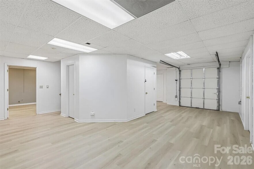 Building Photo - 3010 Eaker Dr