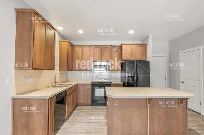 Building Photo - 1710 N Willamette Rd