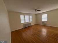 Building Photo - 402 Bashford Ln