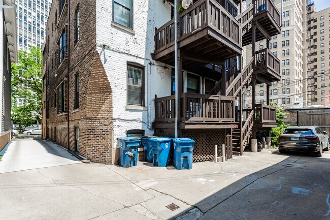 Building Photo - 445 W Fullerton Pkwy
