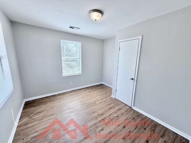 Building Photo - 1549 Patton St