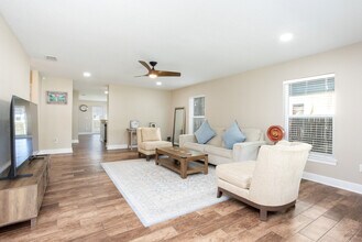 Building Photo - 1313 E Cayuga St