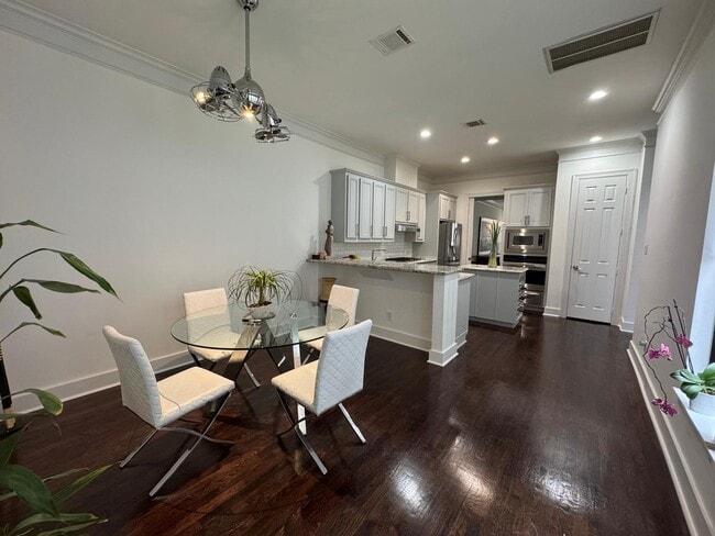 Building Photo - 824 Birdsall St