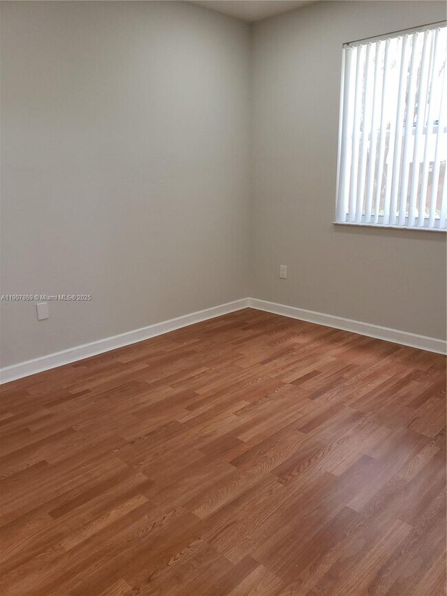 Building Photo - 1666 SE 27th Ct