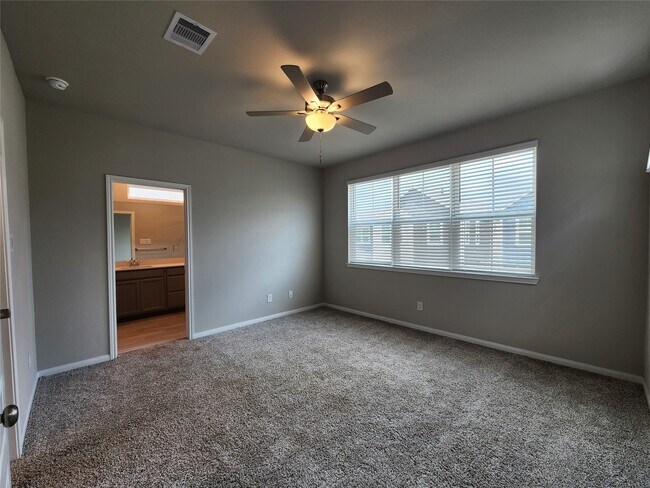Building Photo - 1513 Lakeline Oak Dr