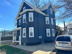 Building Photo - 23R Thorndike St