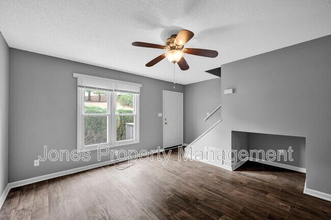 Building Photo - 2620 White Oak Ln