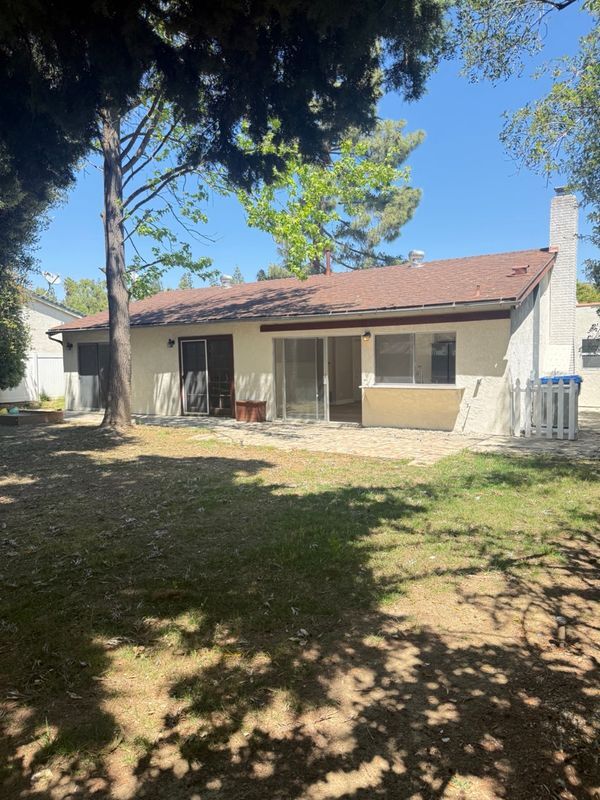 Building Photo - 315 N Sabra Ave