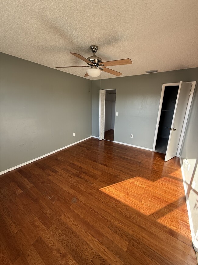 Master bedroom - 20735 NE 8th Ct