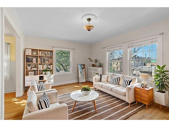 Primary Photo - 2739 Girard Ave S