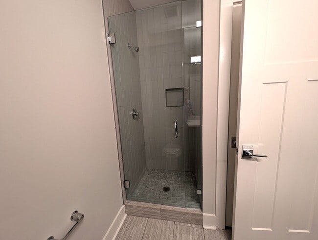 Building Photo - Stunning Contemporary 2 story, 4 bedroom, 3 full bath home is Located in the Merry Oaks Community!