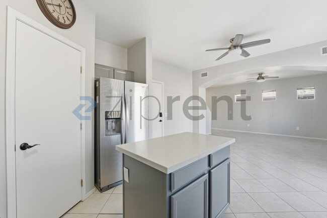 Building Photo - 3852 E Fruitvale Ave