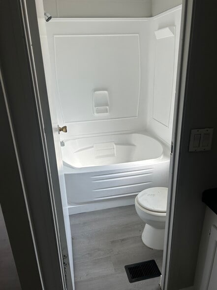 Master Bathroom - 467 Vanzant Rd