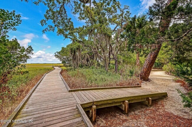 Building Photo - 426 Beachside Pl