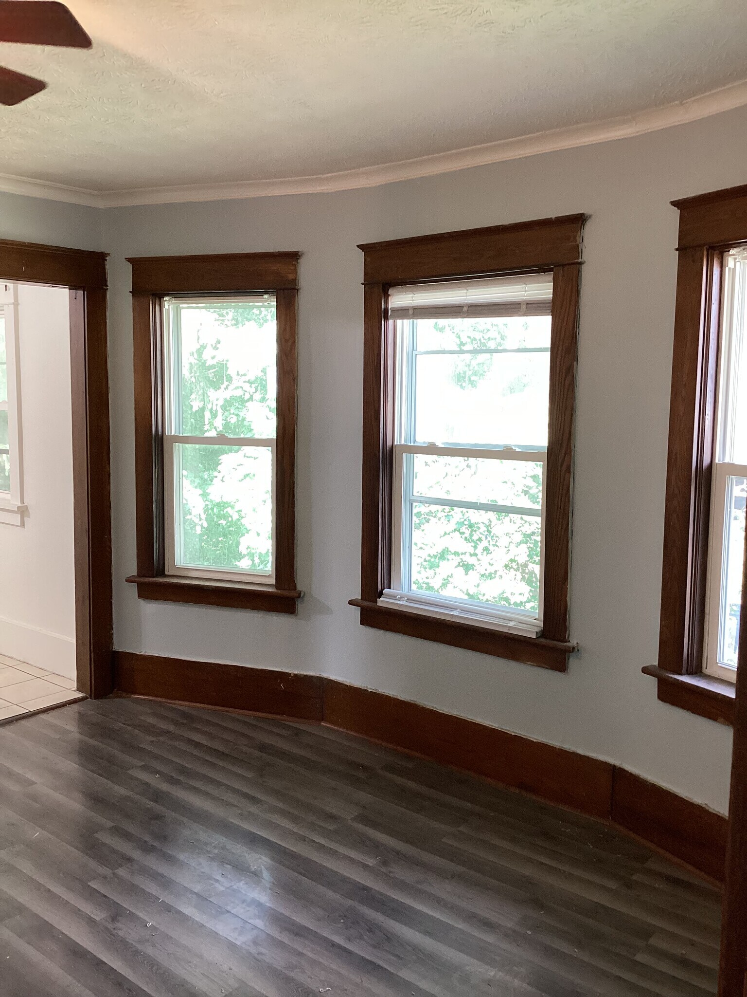 Building Photo - 401 Haney Ave