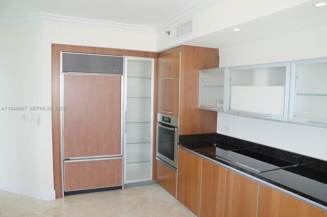 Building Photo - 17201 Collins Ave