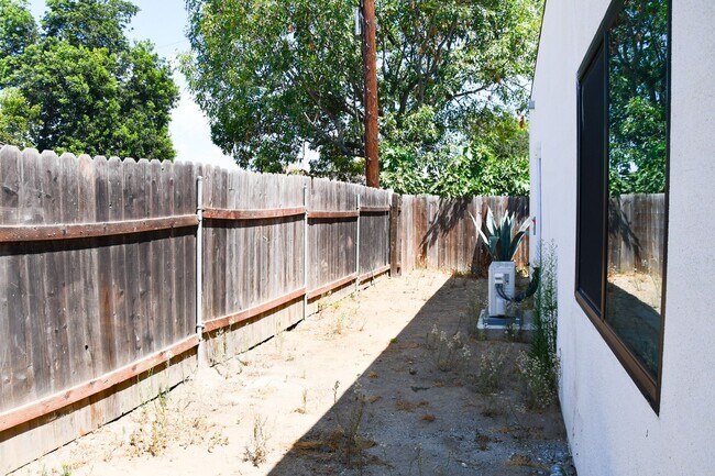 Building Photo - 160-162 South Citrus