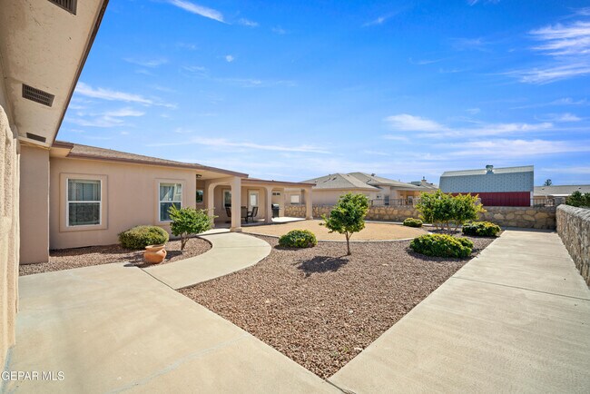 Building Photo - 3309 Tierra Angel Dr