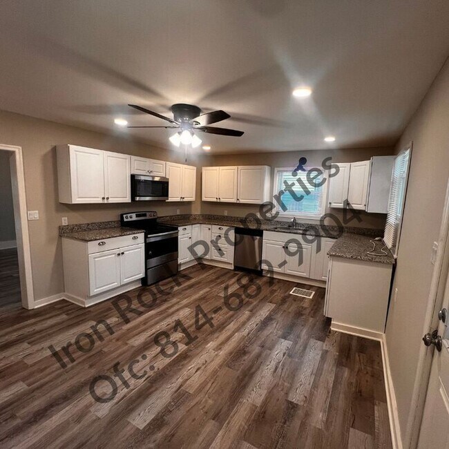 Building Photo - 130 Cole St