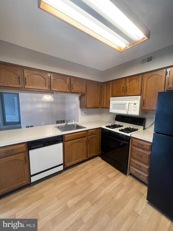 Building Photo - 5207A Adelaide Dr