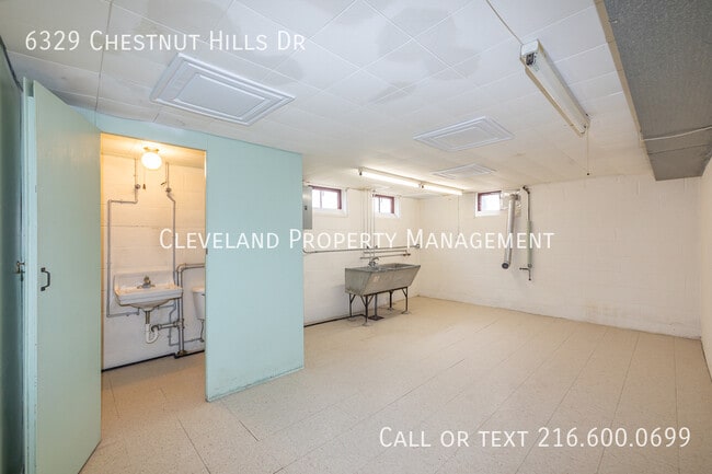 Building Photo - 6329 Chestnut Hills Dr