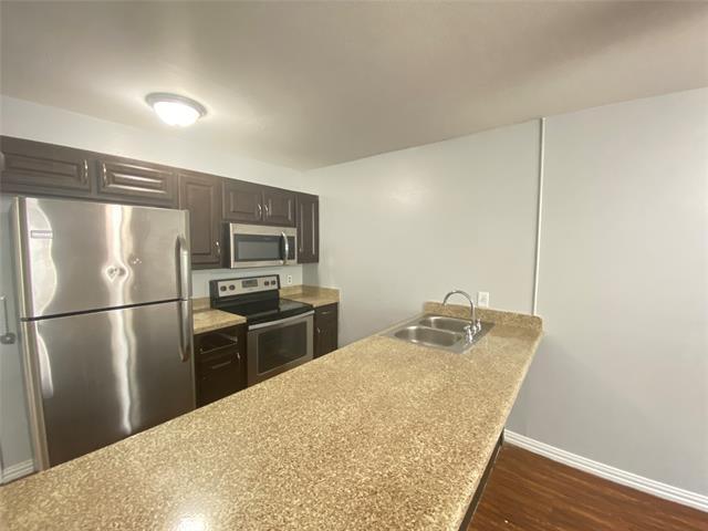 Building Photo - 207 Country Bend