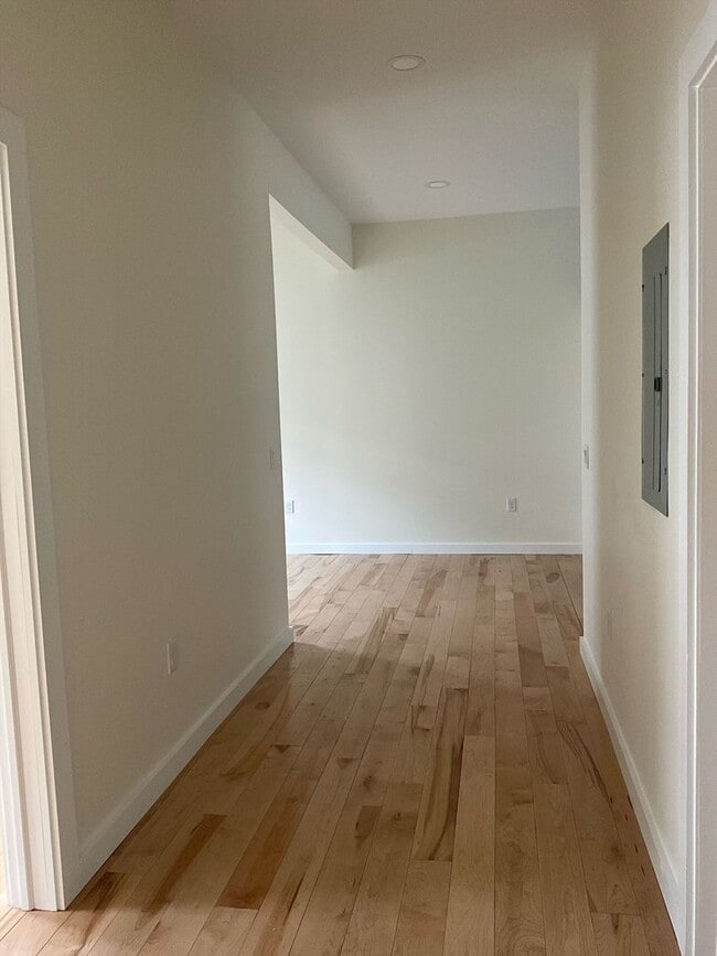 Building Photo - 90 Elm St