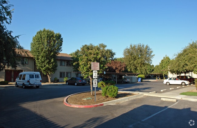 Building Photo - Huntlee House Apartments