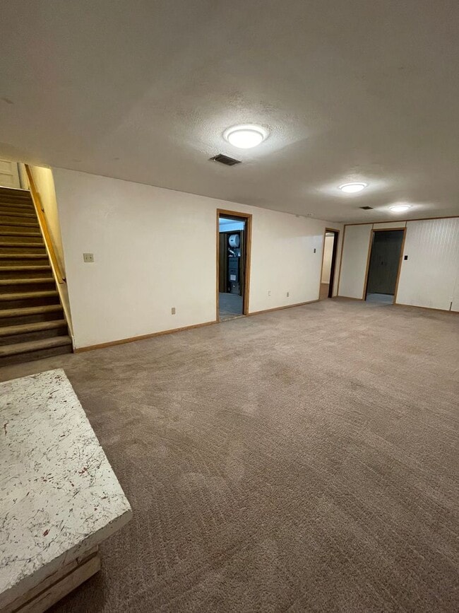 Building Photo - STUDENTS WELCOME! Centrally-Located Ranch Home w/ Fenced Yard and Two-Car Garage