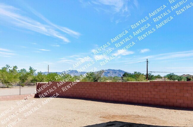 Building Photo - 5468 W Monterey Dr