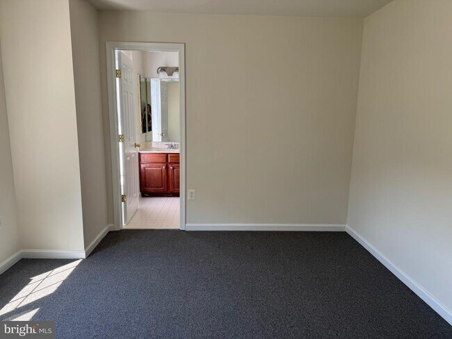 Building Photo - 9719 Inkwood Dr