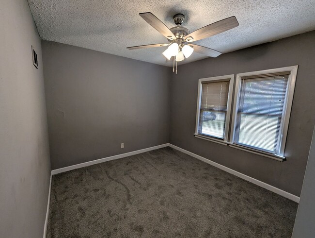 Building Photo - Belle of Bellefontaine - **Half Off Securi...