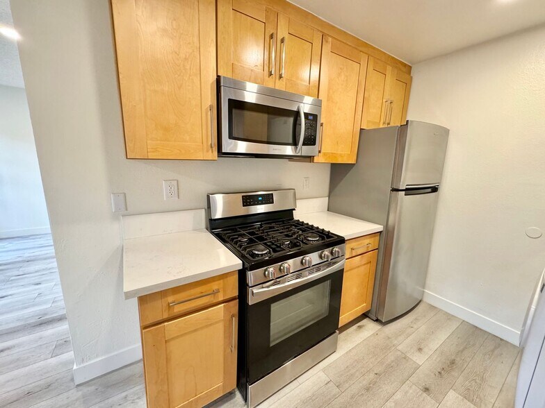 Building Photo - 3546 Hughes Ave