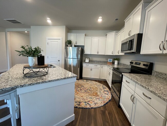 Building Photo - Heron | 3 Bed 2.5 Bath | Garage | 1800 sf