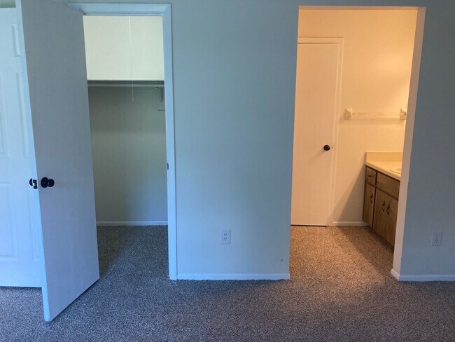 Building Photo - 2671 Bentley Dr