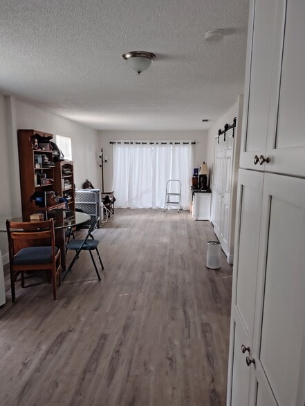 Primary Photo - 313 Dirksen Dr